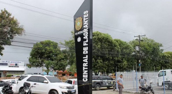 Imagem da placa da Central de Flagrantes