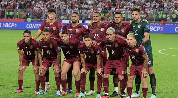 Seleção Venezuelana em partida contra o Peru pelas eliminatórias