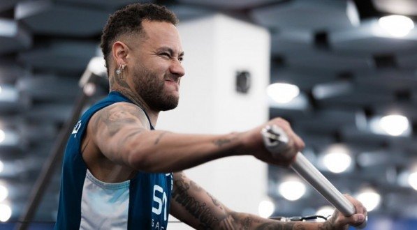 Imagem de Neymar em treino de fortalecimento muscular