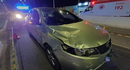 Imagem do carro após o atropelamento