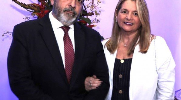 O secretário da agricultura, Cícero Moraes, e a esposa Carolina, no evento dos 50 anos do Albert Sabin