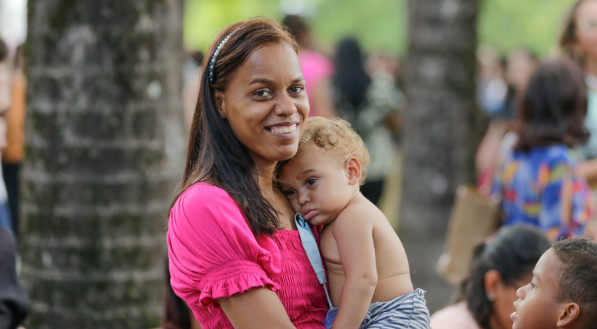 Umas das mães contempladas com o Mães de Pernambuco.