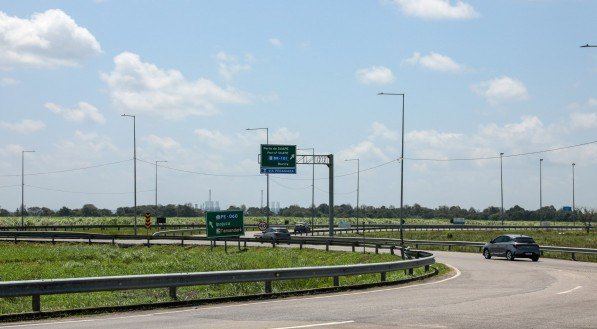 As duas únicas rotas pedagiadas de todo o Estado seguem sendo a opção mais segura e rápida para chegar às praias. Pelo menos no caso do Litoral Sul, já que o Litoral Norte não tem concessões rodoviárias