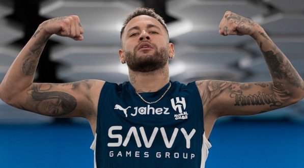 Imagem de Neymar ao fazer gesto de força com os braços