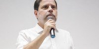 Imagem do presidente do Santa Cruz, Bruno Rodrigues, em discurso no Conselho Deliberativo