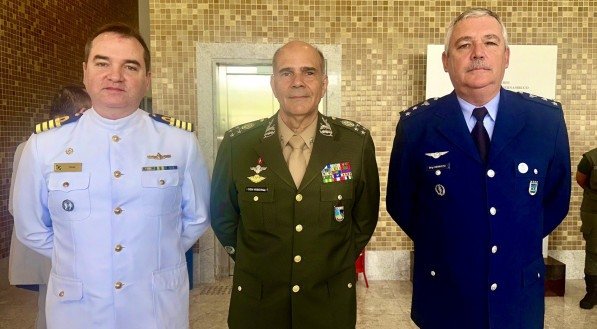 Neste 7 de setembro, comandante Carlos Frederico Tojal do Vale, capitão dos Portos de Pernambuco, general Maurílio Ribeiro, comandante militar do Nordeste e o brigadeiro Valdir Eduardo Codinhoto, comandante do II Comando Aéreo Regional