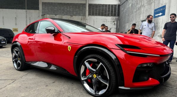 Ferrari avaliada em R$ 7 milhões em apreendida nesta sexta-feira (6). Veículo é alvo da Operação Integration