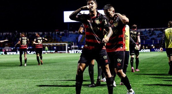 Imagem de Fabricio Domínguez comemorando gol pelo Sport