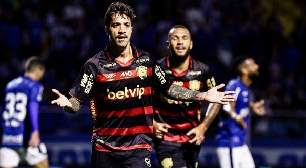 Imagem de Fabricio Domínguez comemorando o último gol pelo Sport