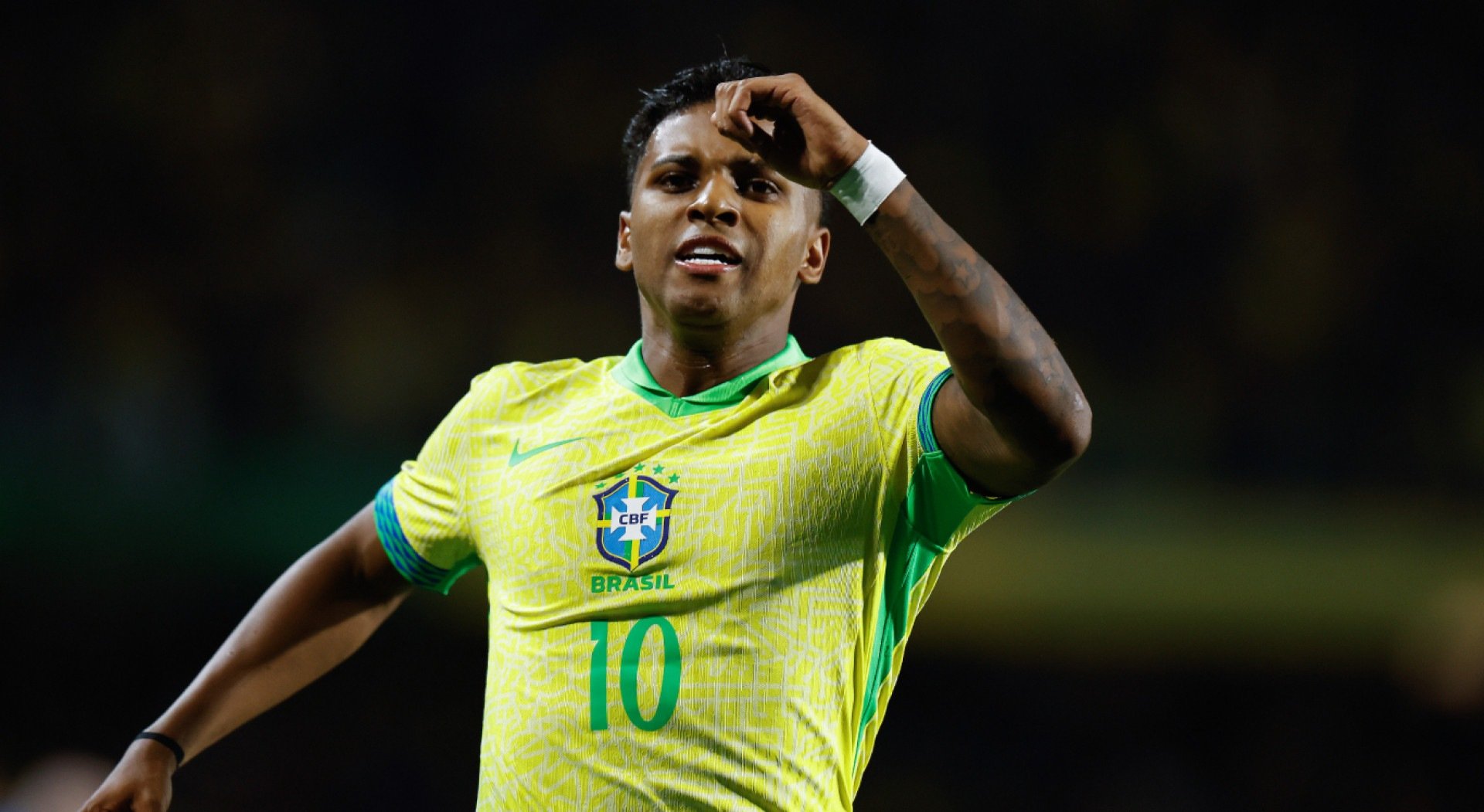 Imagem de Rodrygo dando 'soco no ar' em comemoração Rafael Ribeiro/CBF