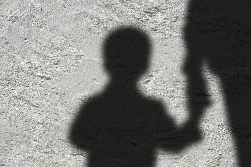 O homem é investigado pelo estupro de duas crianças de 3 anos e uma outra de 7 anos de idade;