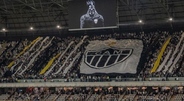 Imagem de parte da arquibancada da Arena MRV lotada e estudo do Atlético-MG