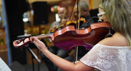 Neste sábado e domingo, as apresentações são gratuitas na Praça de Alimentação. Na quinta-feira, o show será fechado no Teatro, mas terá transmissão gratuita            