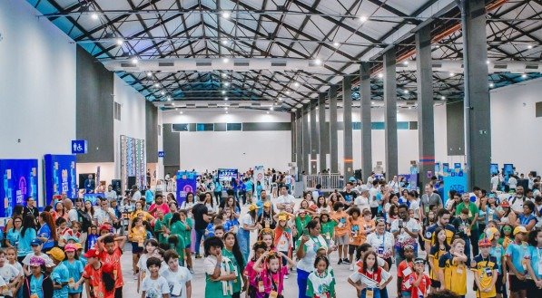 Terceiro dia do Festival de Programação e Robótica do Recife contou ainda com competições da Olimpíada Brasileira de Robótica (OBR), Rec_Line e Hackaton
