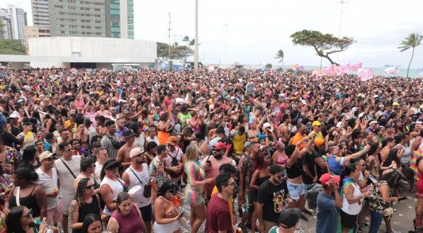 23&ordf; edi&ccedil;&atilde;o da Parada da Diversidade de Pernambuco aconteceu neste domingo 