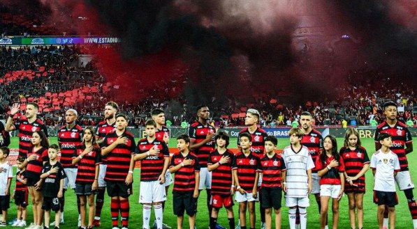 Imagem dos jogadores do Flamengo perfilados