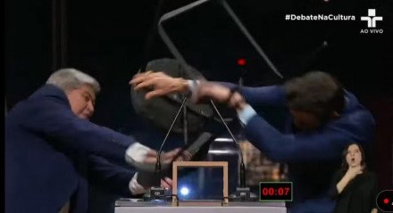 Datena agride Pablo Marçal com cadeira