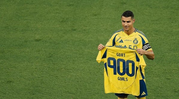 Cristiano Ronaldo camisa em homenagem aos 900 gols na carreira