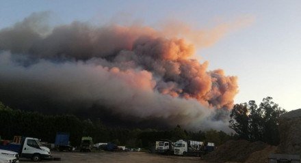 Imagem: momento antes de entrar em meios á chamas, Carlos fez fotos e vídeos do local, que estava com bastante fumaça. 