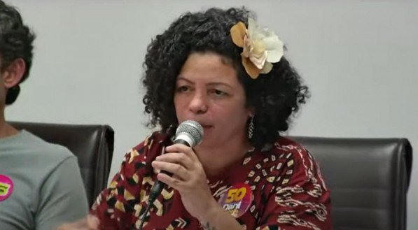 Dani Portela no debate da UFPE