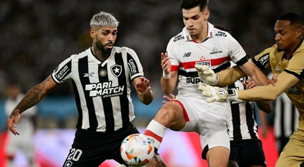 Imagem do jogo entre São Paulo x Botafogo pelas quartas de final da Libertadores 2024