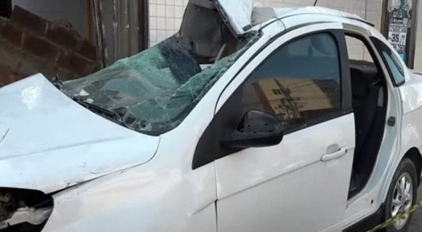 Imagem do carro após acidente