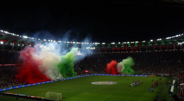 Torcida do Fluminense lotando o Maracanã