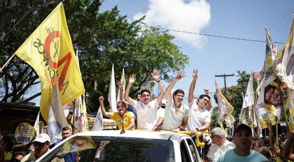 Faltando quinze dias para as eleições, João Campos intensifica carreatas no Recife