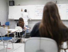 Alunos do Ensino Médio podem receber bolsa a partir de março