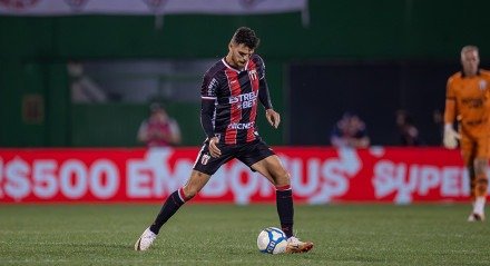 Matheus Costa em atuação pelo Botafogo-SP