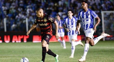 Imagem do jogo entre Paysandu x Sport pela 28ª rodada da Série B