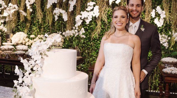 Gabriela, filha de Liana e Maurício Gama Vieira, e Diego, filho de Morgana e Sérgio Carlos Almeida, na bonita recepção do casamento no Armazém Blu'Nelle