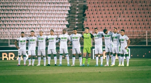 Equipe do Coritiba reunida antes do começo da partida