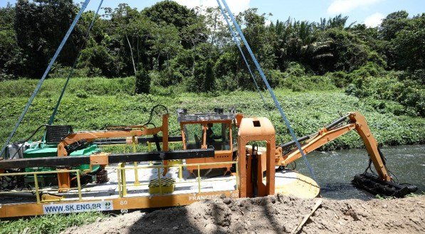 Obras de alargamento do Rio Tejipió.