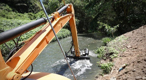 Obras de alargamento do Rio Tejipió.