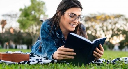 Os livros têm o poder de transformar e inspirar os leitores (Imagem: Vergani Fotografia | Shutterstock) 