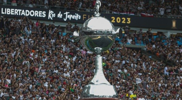 Imagem da taça da Libertadores 2024