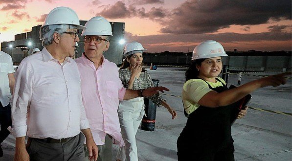 Ministro Alexandre Padilha em vistoria às obras do Hospital da Criança, no Recife