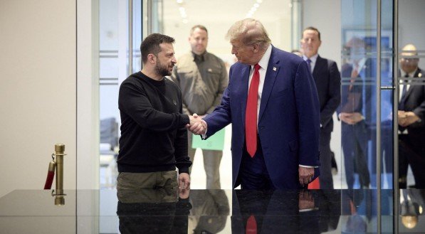 Zelesnky em encontro com Donald Trump, nos EUA