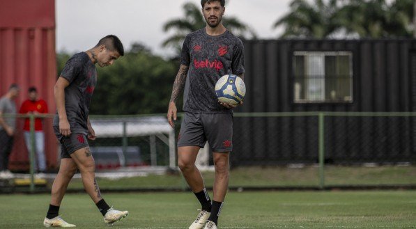 Imagem do volante Fabrício Domínguez em treino do Sport