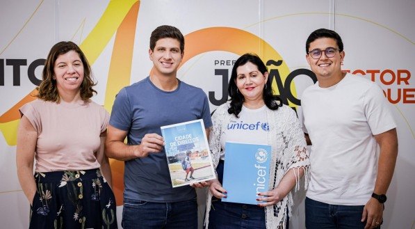 "Investir na infância é compromisso de gestão", diz João Campos em encontro sobre primeira infância