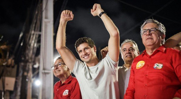 João Campos e Elias Gomes junto em ato de campanha