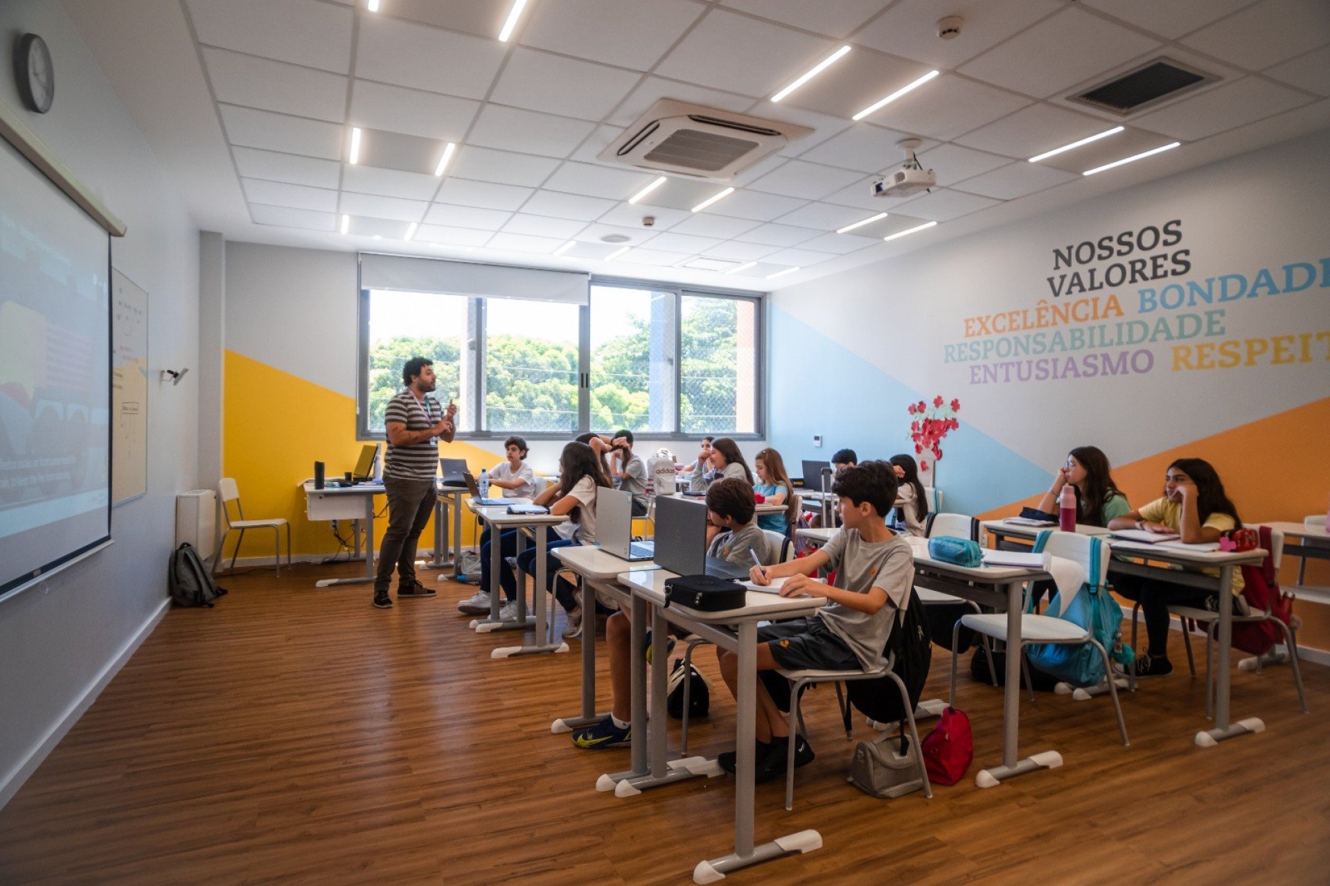 Escola Eleva Recife têm se dedicado ao ensino bilíngue em tempo integral