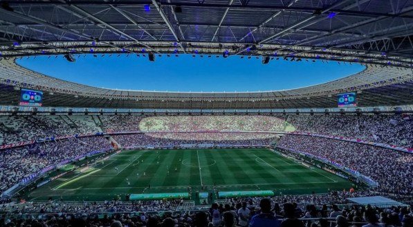 Imagem das arquibancadas da Arena Castelão lotada