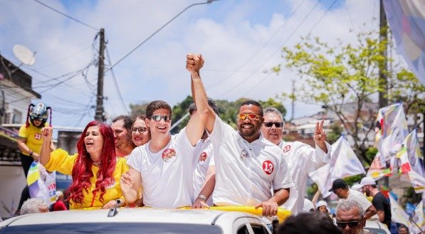 Carreata de João Campos e Vinicius Castello contou com a deputada estadual Gleide Ângelo