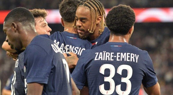 Jogadores do PSG comemoram o gol marcado por Marco Asensio.