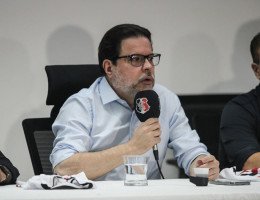 Bruno Rodrigues, presidente do Santa Cruz, em coletiva de imprensa