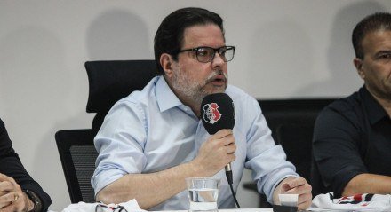 Bruno Rodrigues, presidente do Santa Cruz, em coletiva de imprensa