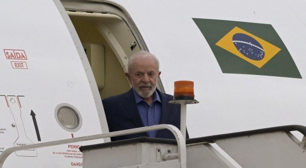 Avião oficial da presidência apresentou problema técnico durante voo