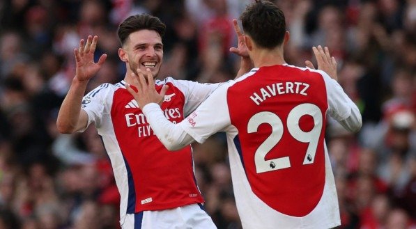 Rice cumprimenta Havertz após gol do Arsenal